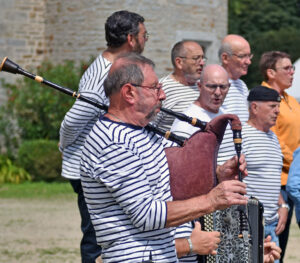 René, sonneur Les Cap-Horniers au Château de Perennou