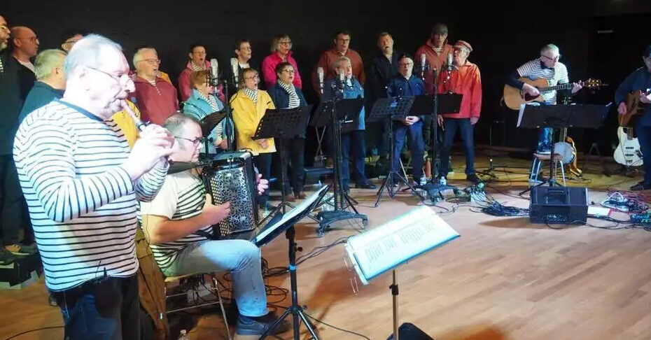 La chorale des Cap-Horniers est désormais basée à Landrévarzec où ils ont répété, dimanche. © Ouest-France